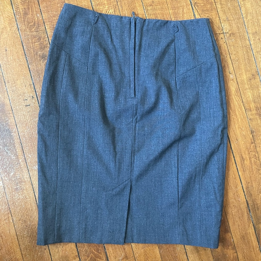 H&M great pencil skirt. Size 6